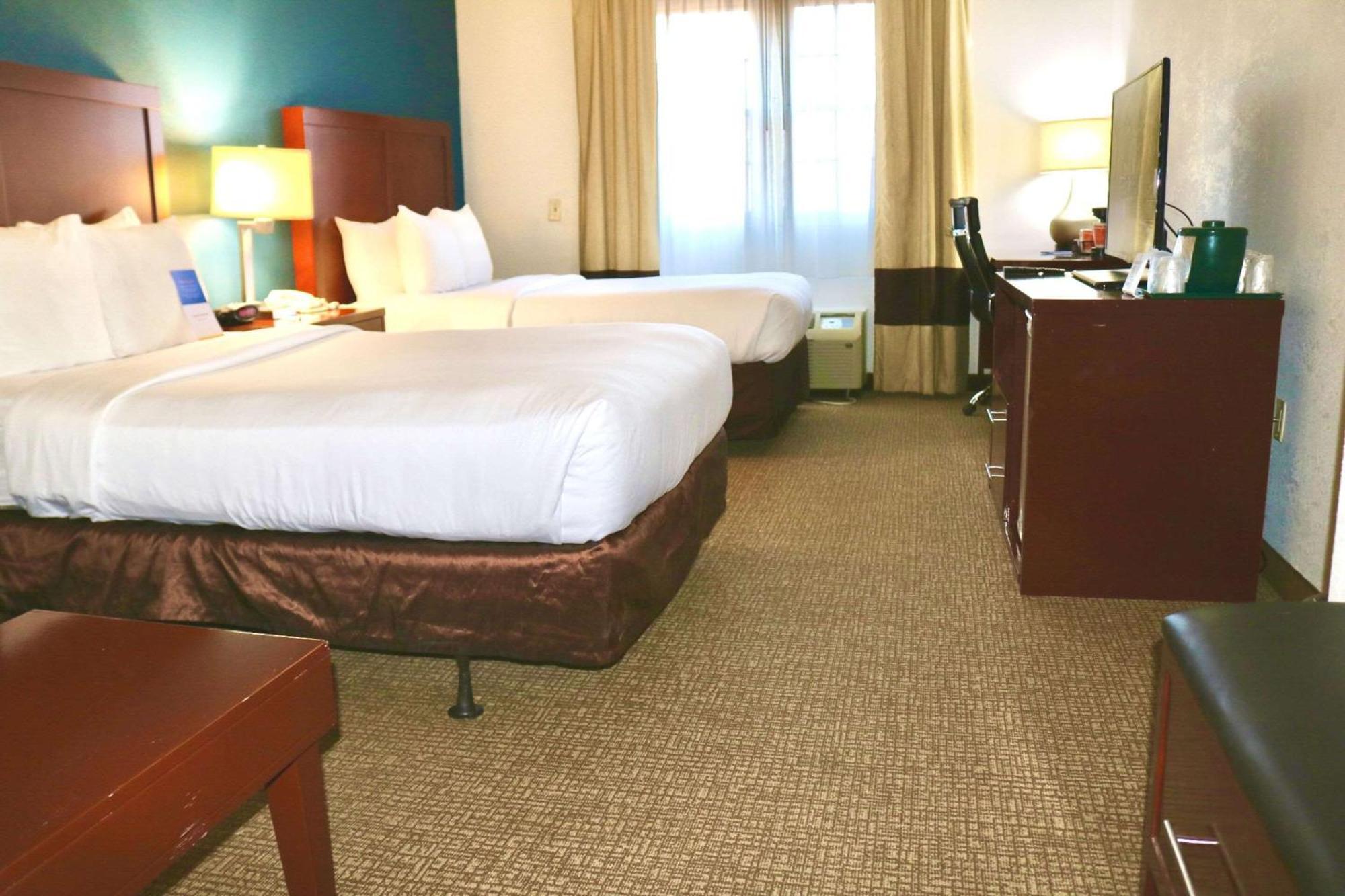 Comfort Suites Near Casinos Norwich Exteriör bild