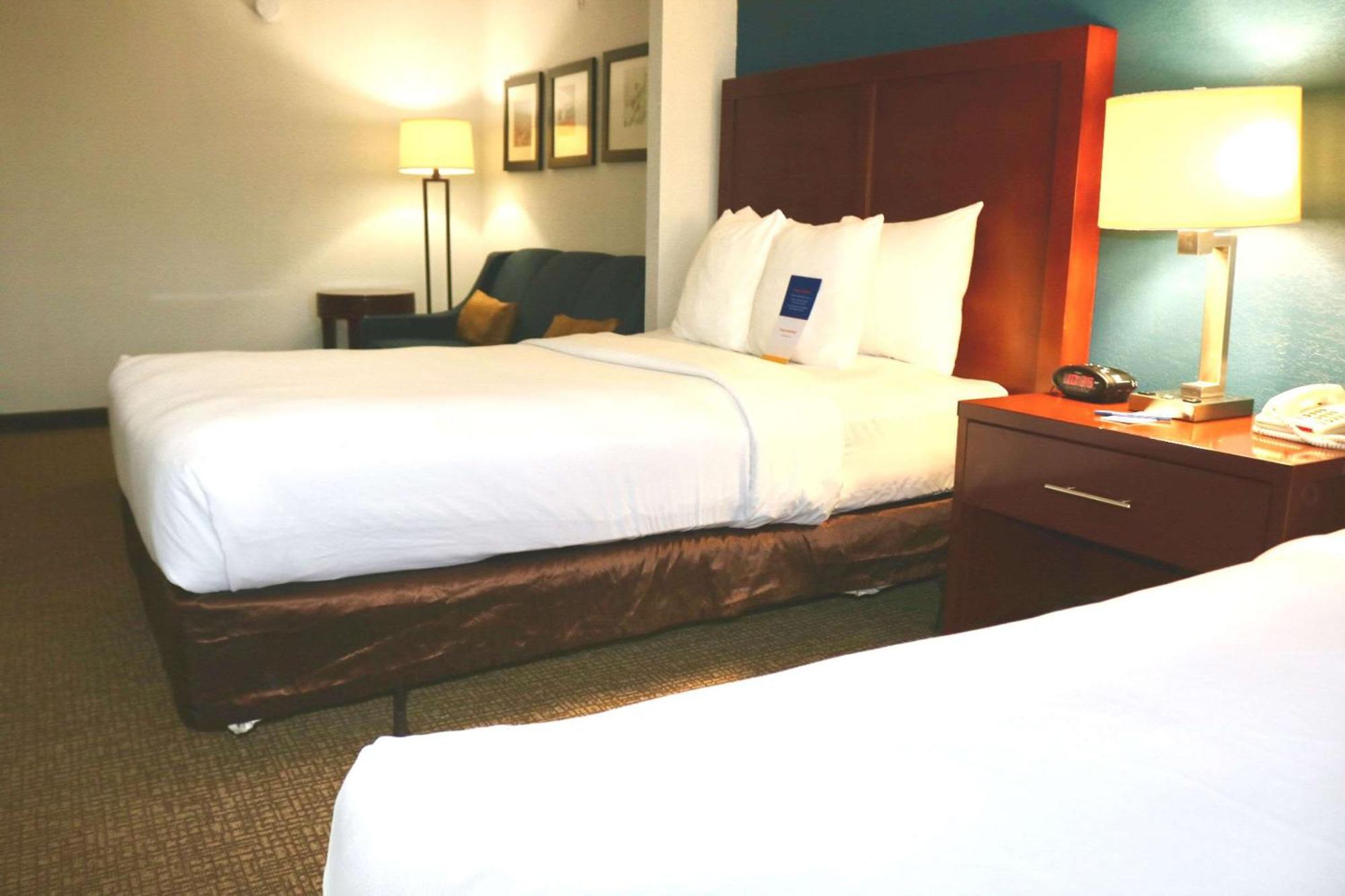 Comfort Suites Near Casinos Norwich Exteriör bild